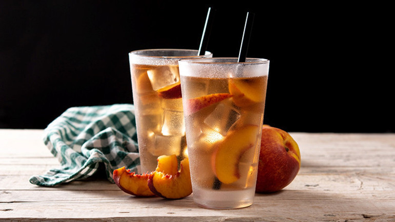 Yaz aylarının serinleten lezzeti: Şeftalili buzlu çay