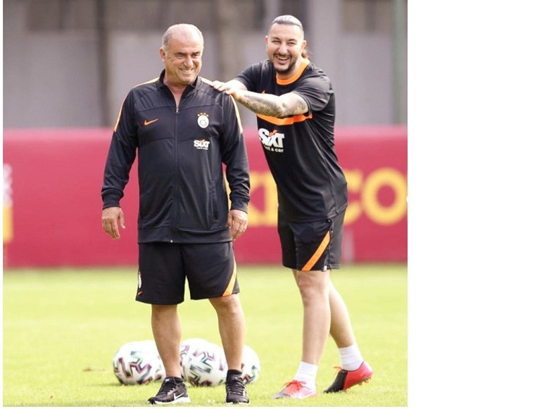 Adnan Kaya ve Mete Tamer Omur ile Şezlong Sohbetleri Yazlık tatil beldesinden ziyade Çeşme benim evim