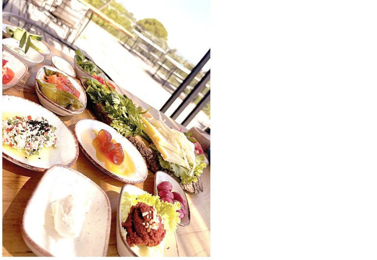 Gezgin - Ferzan Yapkuöz Alaçatı’da kahvaltı bir başkadır