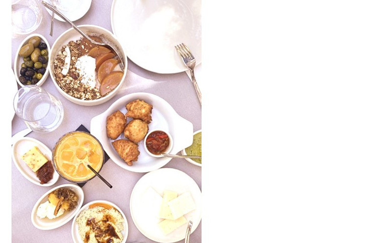 Gezgin - Ferzan Yapkuöz Alaçatı’da kahvaltı bir başkadır