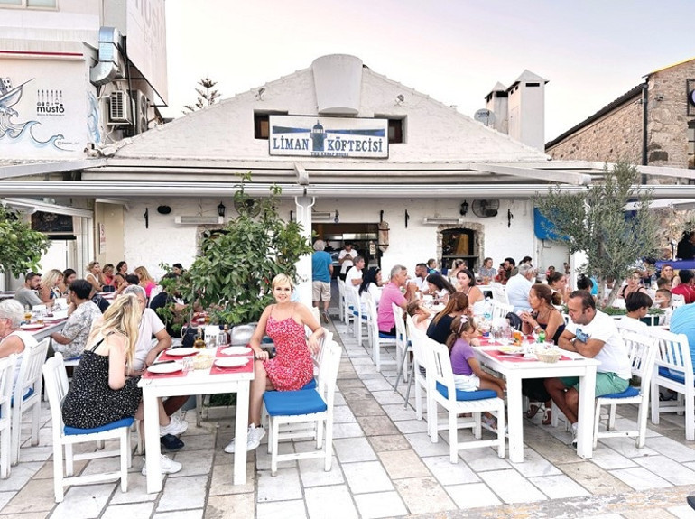 Gezgin - Dilek Yeğinsü & Kaan Yeğinsü Zamansız klasikleri ve yeni popülerleriyle Bodrum