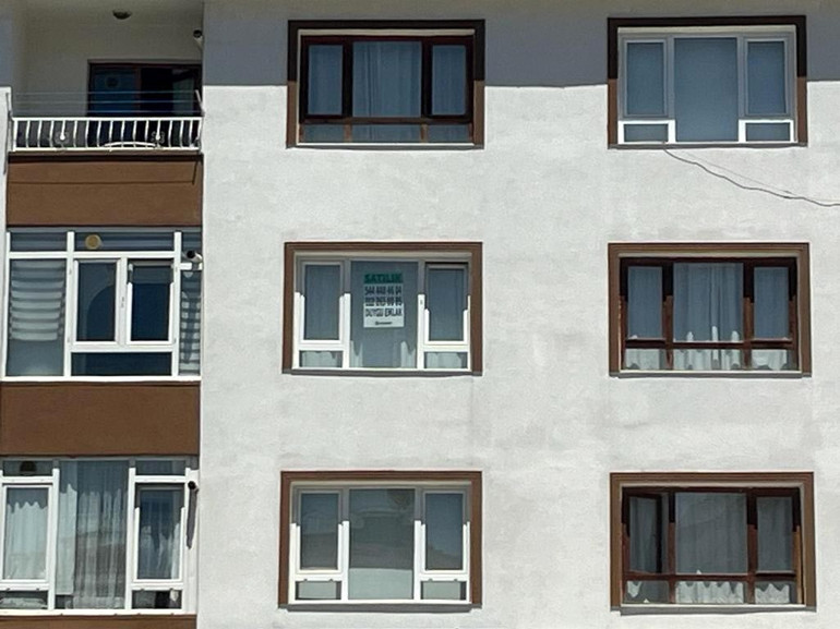 Ev sahibi-kiracı sorununda yeni bir boyut: Evden çıkması için kiracısına 200 bin lira teklif etti