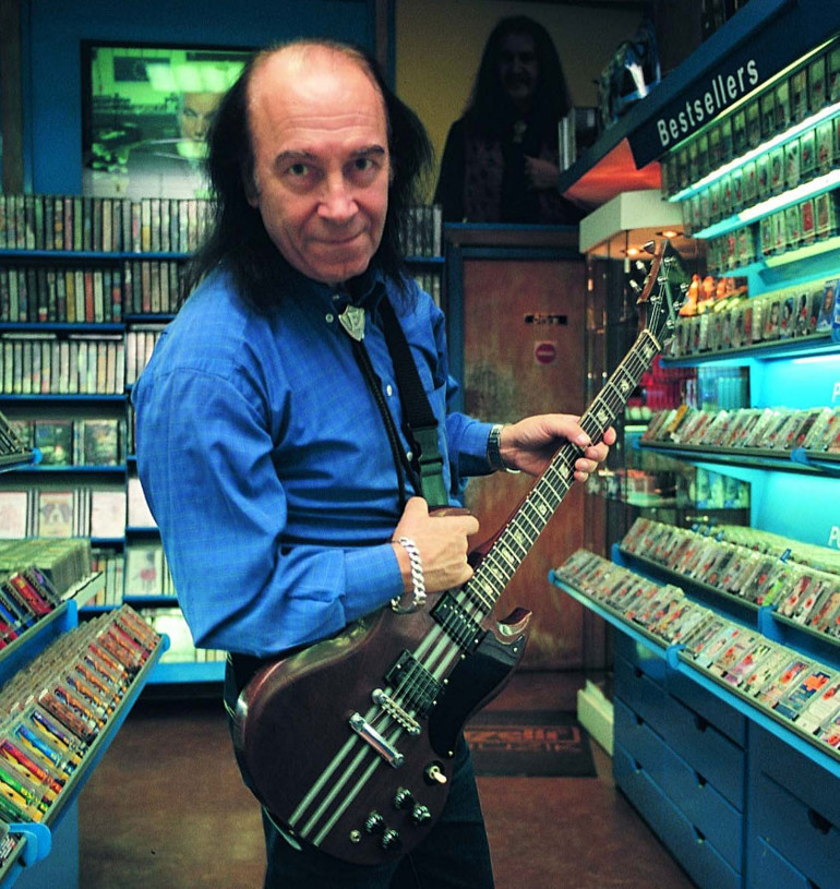 Rock müziğinin efsanesi Erkin Koray 82 yaşında hayatını kaybetti