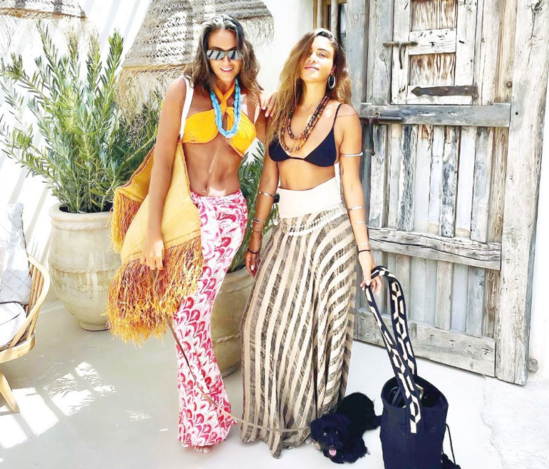 Elçin Sangu ile Yunus Özdikenin loca romantizmi