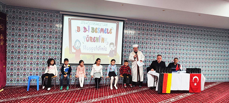 Almanya’da minikler dualarla okula başladı
