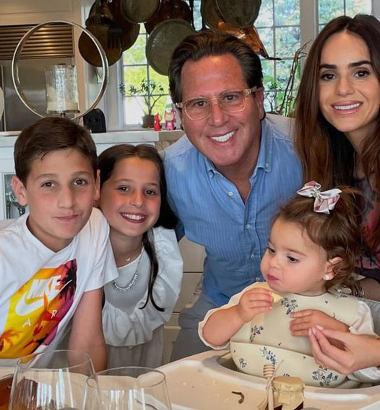 Ünlü estetik cerrah eşinden boşanıyor… Dillere düşen suçlama: Karısına kızdı, hasta çocuğuna bakmayı reddetti