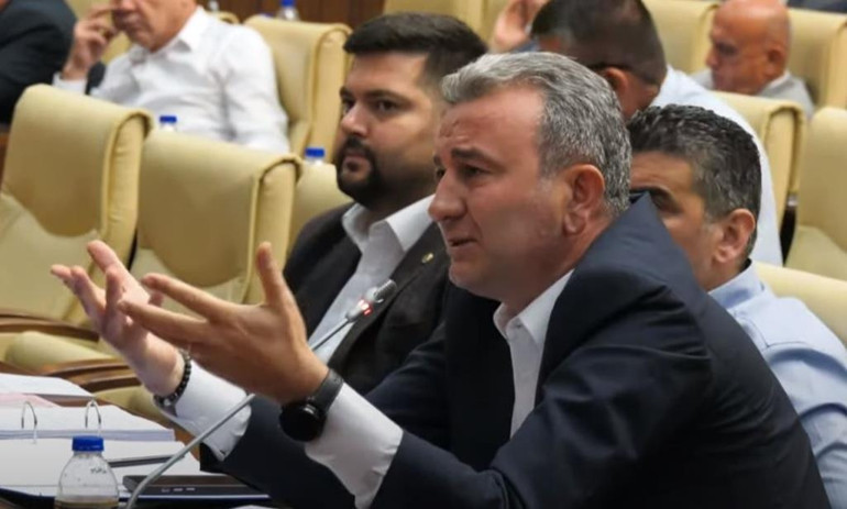 Peron ayırıcı kapı karmaşası