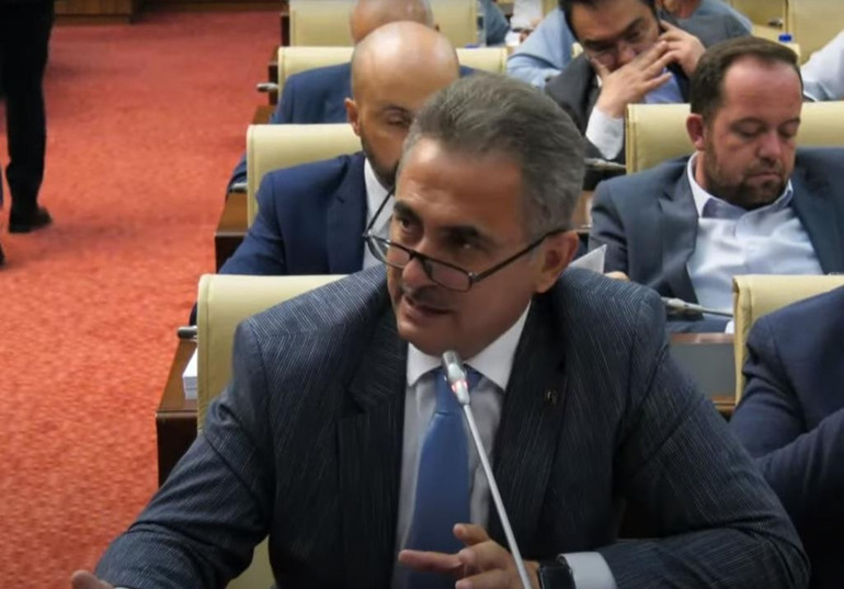 Peron ayırıcı kapı karmaşası