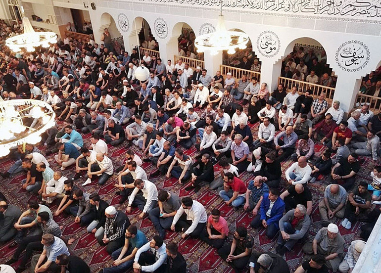 Almanya’da camilerden polis koruması talebi