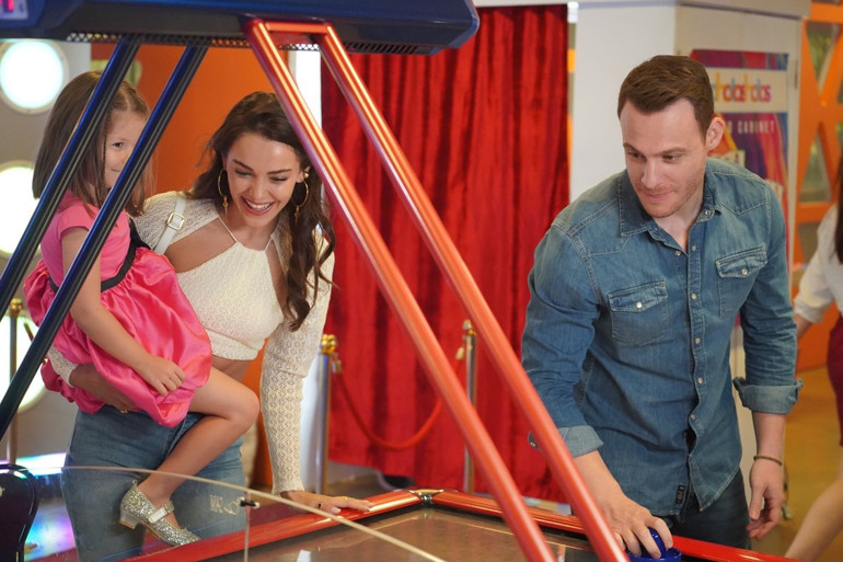 Ya Çok Seversen oyuncularından lunaparkta eğlenceli anlar