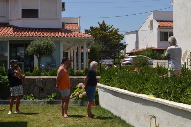 Site bahçesinde yakaladı Çok tehlikeli bir tür: İnsanı öldürebiliyor