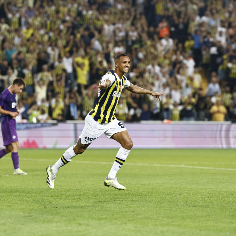 Fenerbahçe-Maribor maçında önce ıslıklandı, sonra sahne aldı Yeni transfer de siftah yaptı