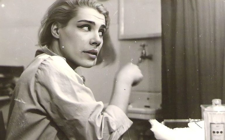 Bursa Devlet Tiyatrosu kulisi...Saçlarımızı kolonya ile şekillendirdiğimiz yıllar