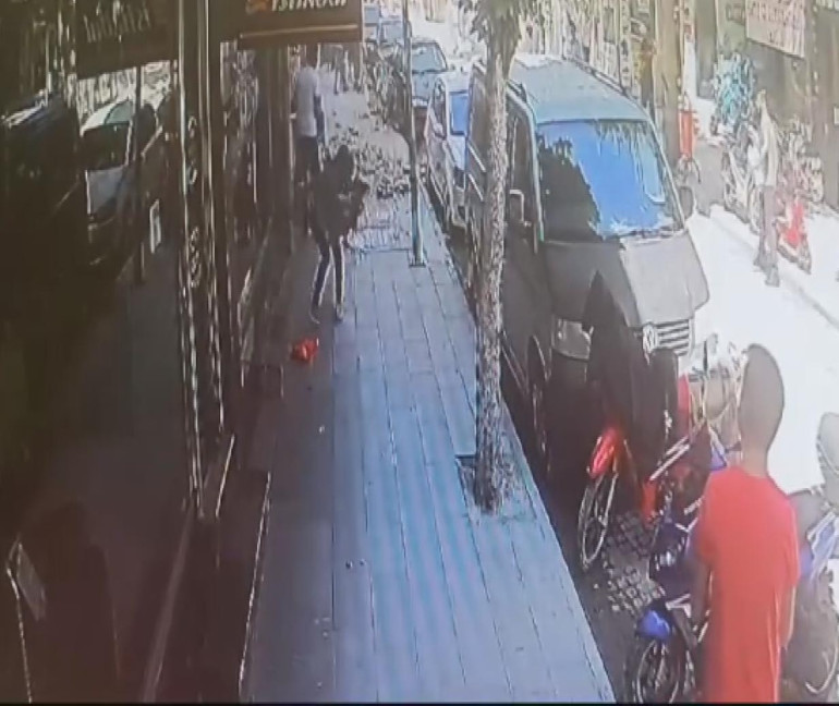 Konyadaki feci görüntüler... Baba-kızın üzerine beton parçaları düşmüştü Çocuğum belki yürüyemeyecek