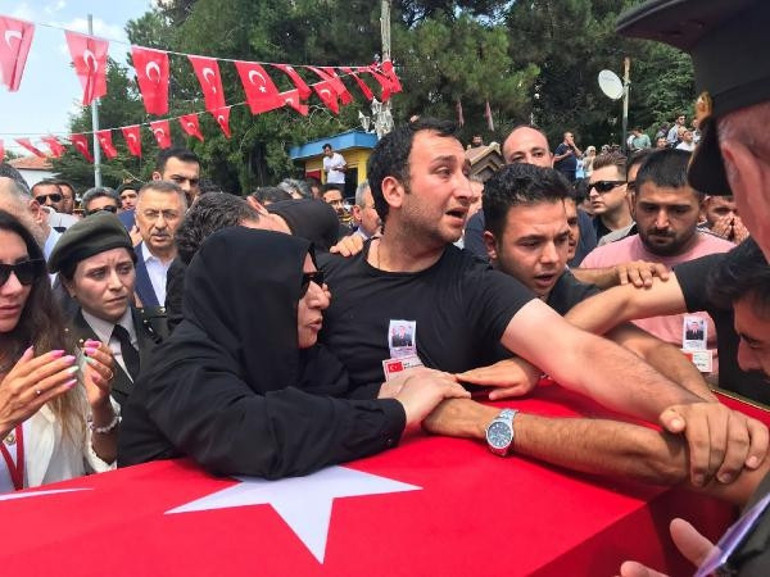 Pençe Kilit şehitlerine acı veda... Gözyaşlarıyla son yolculuklarına uğurlandılar