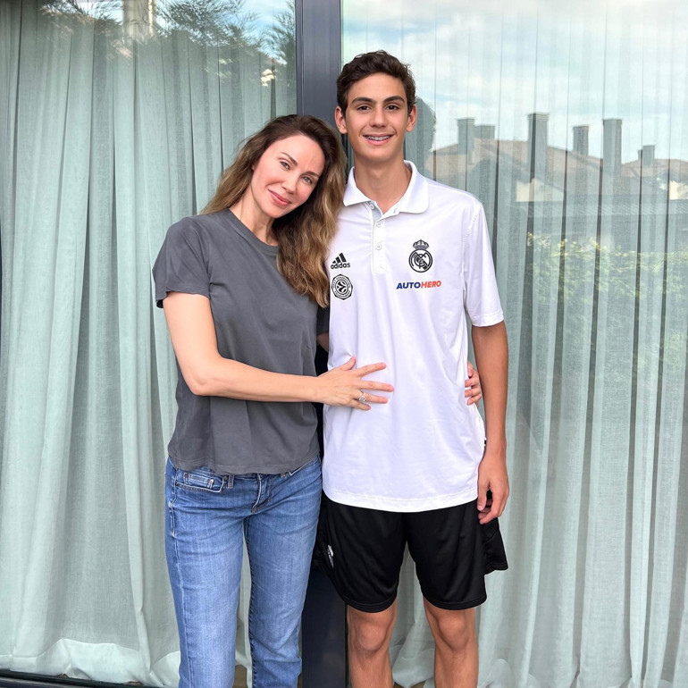 Ünlü şarkıcı paylaştı: Küçükken biz... Ablam, abim ve ben