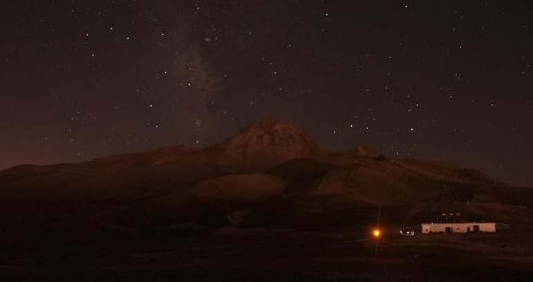 Bursada meteor yağmuru için binlerce kişi bir araya geldi