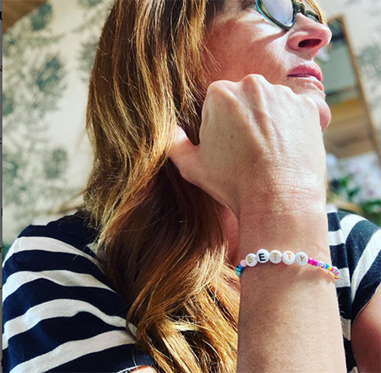 Aldanmayın yüzündeki gülümsemeye... Ünlü oyuncunun yüreğindeki derin sızı: Senin annen artık cennette