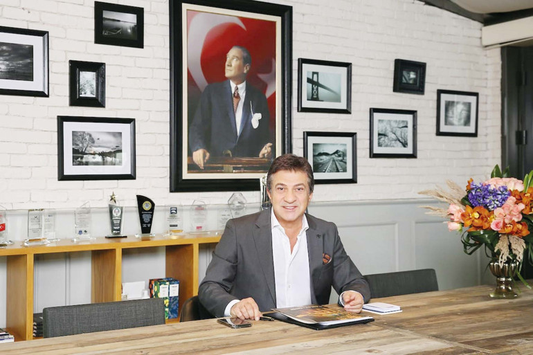 Gecenin 3ünde tıklım tıklım... Beyoğlu’nda mağazalar çift vardiya çalışıyor