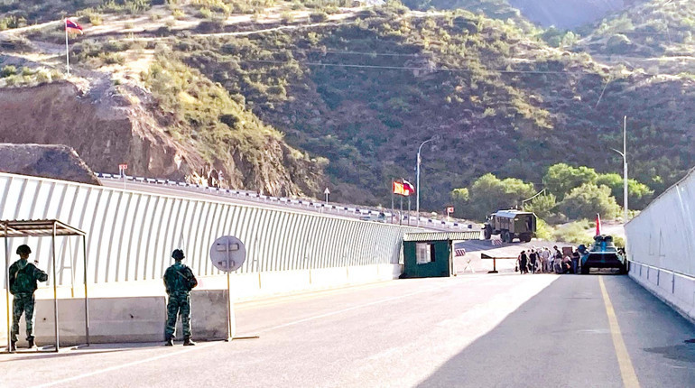 Hürriyet gerilimin tırmandığı Laçin Koridorunda... Kaçakçılığa geçit verilmiyor