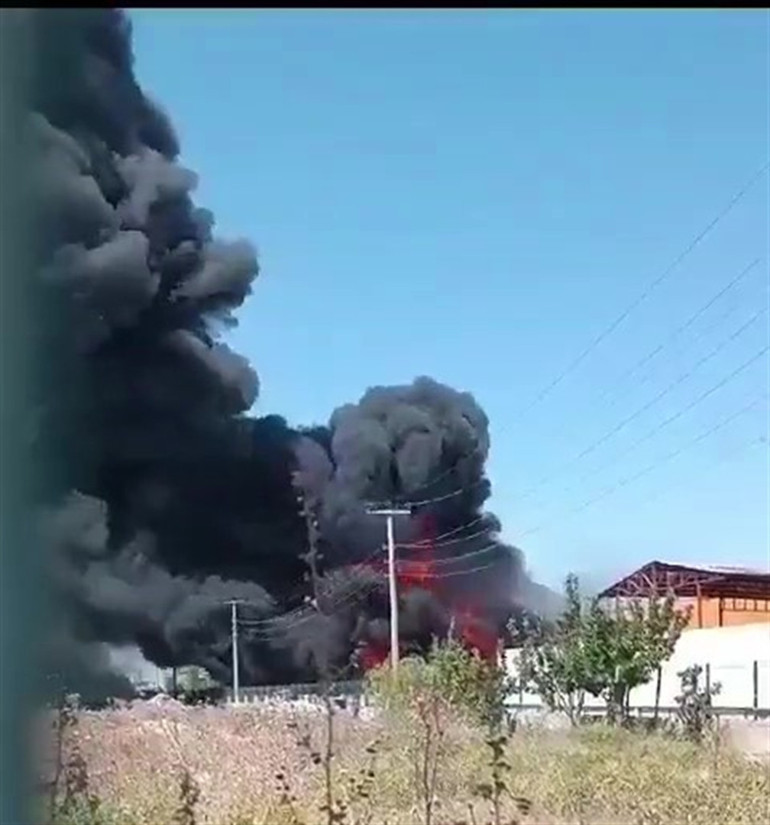 Aksarayda geri dönüşüm tesisinde yangın: 3 saatte kontrol altına alındı