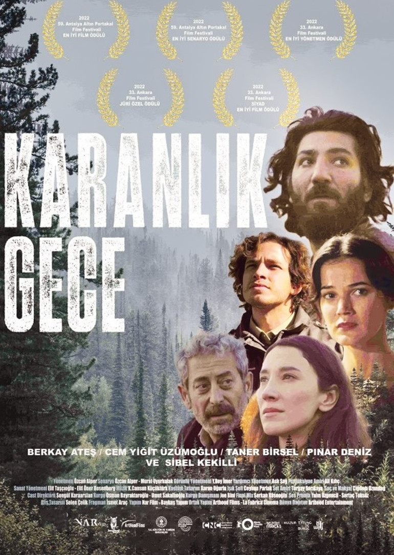 Karanlık Geceye bahçede gösterim