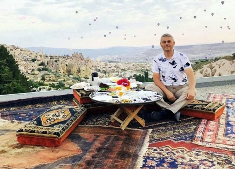 Adnan Kaya ve Mete Tamer Omur ile Şezlong Sohbetleri Kuşadası’nda termal de var