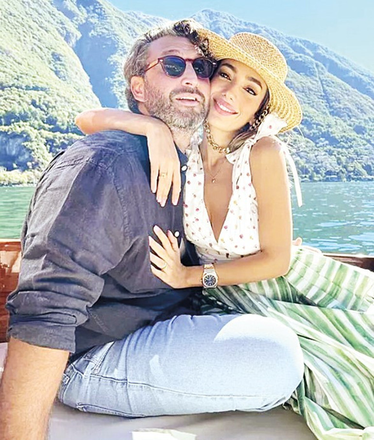 Üçüncü bebek yolda... Rachel Araz hamile