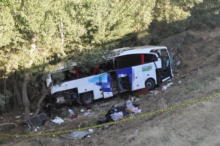Son dakika haberi... Yozgatta korkunç kaza Yolcu otobüsü şarampole uçtu: 12 kişi hayatını kaybetti, 18 yaralı