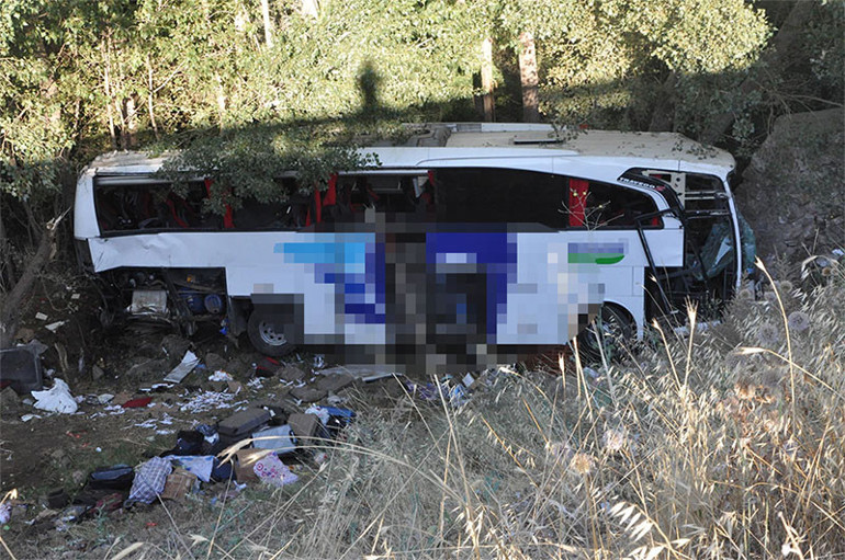 Son dakika haberi... Yozgatta korkunç kaza Yolcu otobüsü şarampole uçtu: 12 kişi hayatını kaybetti, 18 yaralı