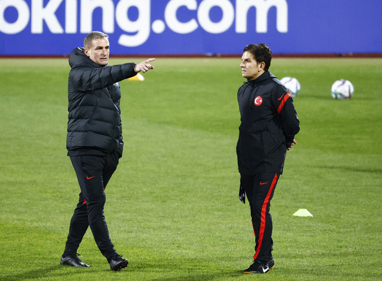 A Milli Takım Yardımcı Antrenörü Kenan Koçaktan Fenerbahçe yanıtı: Değerli kulüplerimiz tekliflerini sundular | Arda Gülerden bilgimiz vardı