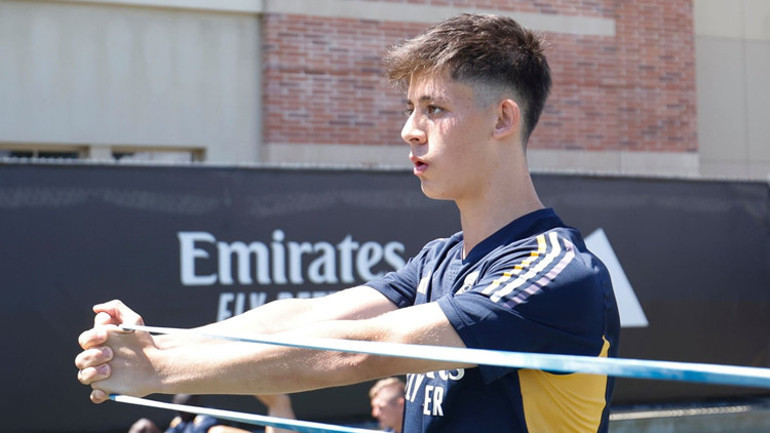 A Milli Takım Yardımcı Antrenörü Kenan Koçaktan Fenerbahçe yanıtı: Değerli kulüplerimiz tekliflerini sundular | Arda Gülerden bilgimiz vardı