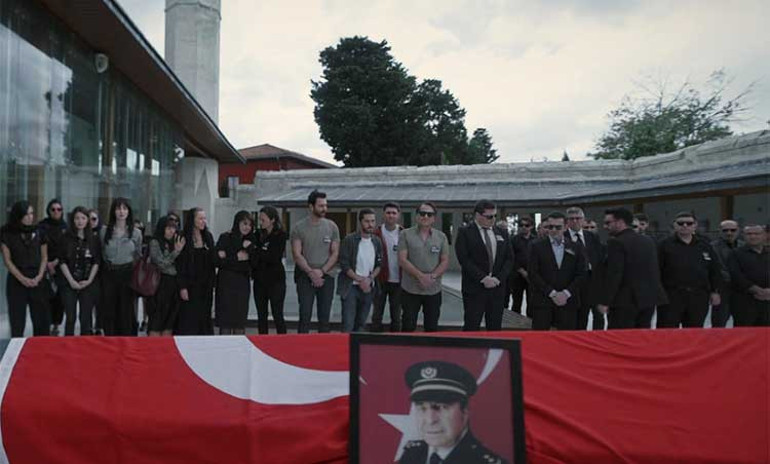 Arka Sokaklar’dan nefes kesen tanıtım…Rıza Baba şehit mi oluyor
