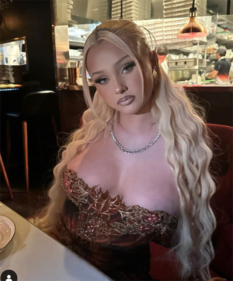 Genç yıldız sonunda isyan etti: Madem şişmanım hepinizi yiyeceğim Bir sorun, neden bu hale geldim