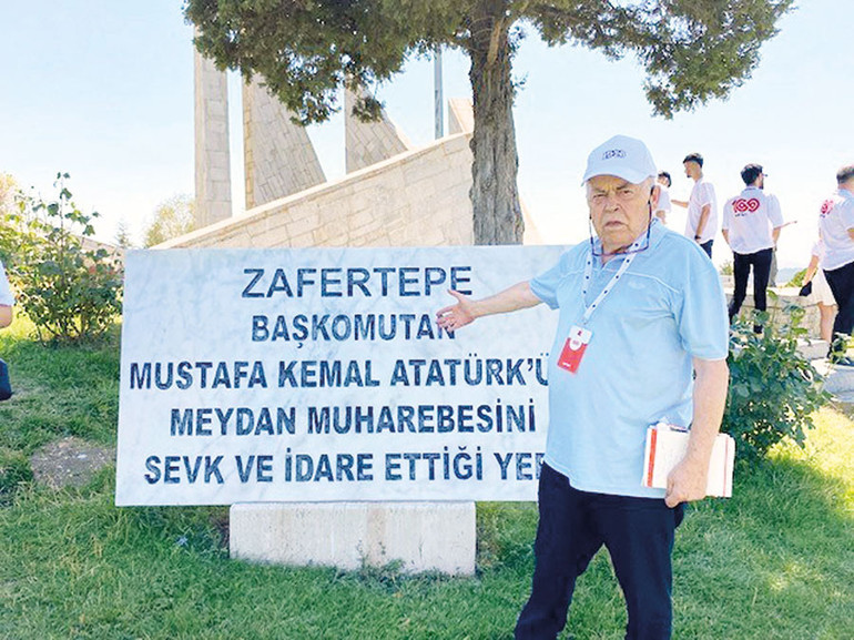Atatürk’ün taarruz emrini verdiği o tepede gözyaşlarımı tutamadım