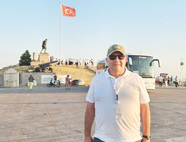 Atatürk’ün taarruz emrini verdiği o tepede gözyaşlarımı tutamadım