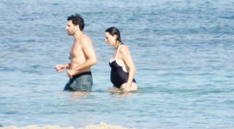 Kaan Urgancıoğlu hamile eşi Burcu Denizer’le Çeşmede... İşte ilk fotoğraf
