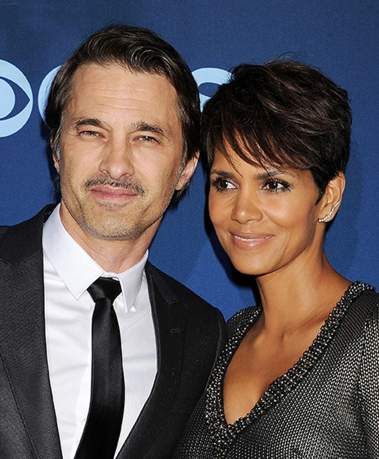 Hollywoodda bu da oldu...Ünlü oyuncu eski kocasına nafaka ödeyecek... Üç yıllık evlilik, sekiz yıllık boşanma davasıyla bitti