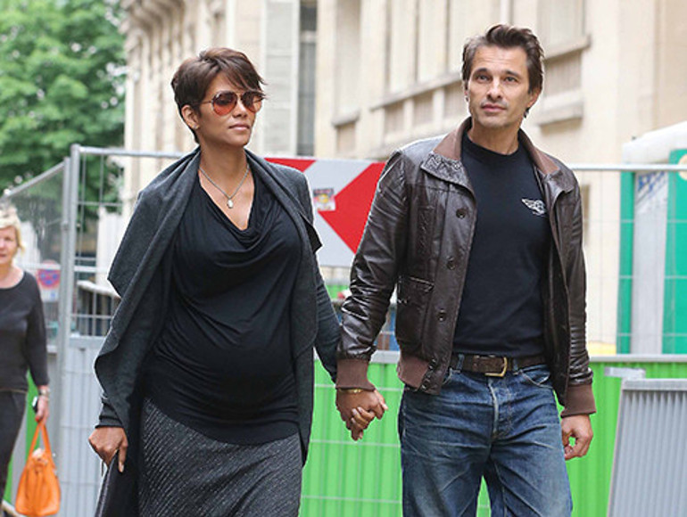 Hollywoodda bu da oldu...Ünlü oyuncu eski kocasına nafaka ödeyecek... Üç yıllık evlilik, sekiz yıllık boşanma davasıyla bitti