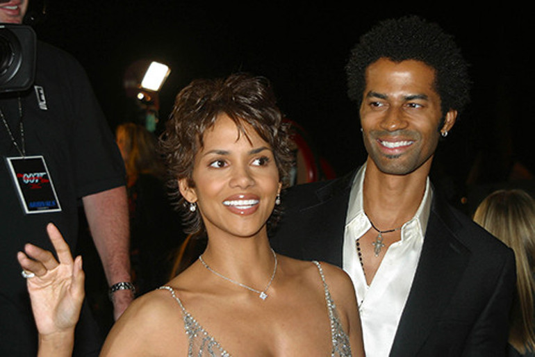 Hollywoodda bu da oldu...Ünlü oyuncu eski kocasına nafaka ödeyecek... Üç yıllık evlilik, sekiz yıllık boşanma davasıyla bitti