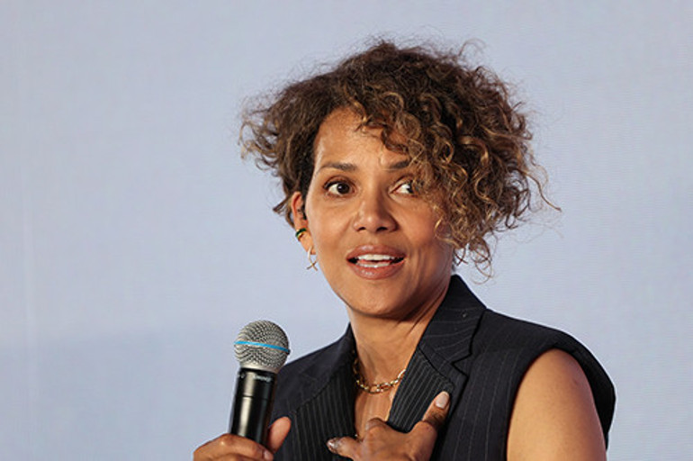 Hollywoodda bu da oldu...Ünlü oyuncu eski kocasına nafaka ödeyecek... Üç yıllık evlilik, sekiz yıllık boşanma davasıyla bitti