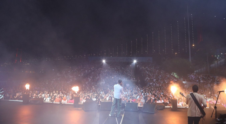 Boğaz, Gökhan Türkmenin aşk şarkılarıyla aydınlandı