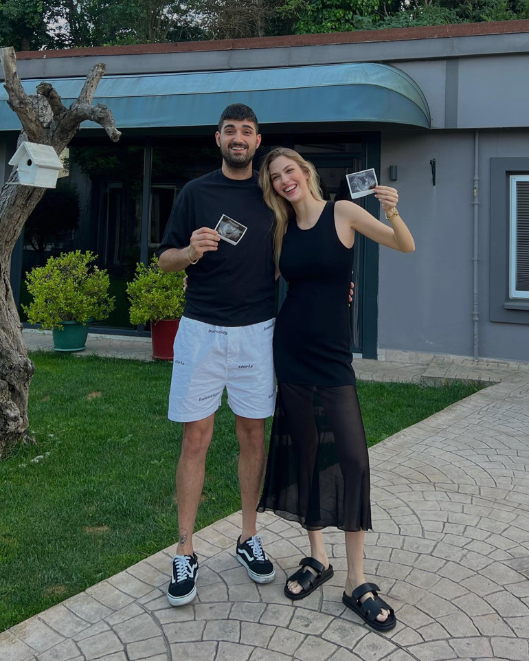 İdo Tatlıses ile Yasemin Şefkatlinin arayışı bitti... İkizlerin isimlerine karar verildi