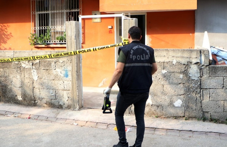 Yaşlı adam, kanser hastası eşini öldürüp polise teslim oldu
