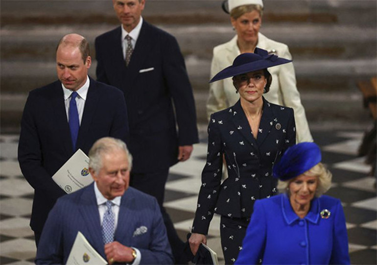 Cinsel taciz skandalı yüzünden gözden düşen prens aileye geri döndü: William ve Kate ona kalkan oldu