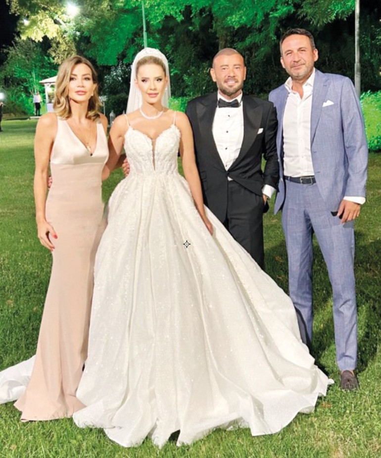 Özge Gürel Venedik’te göz kamaştıracak