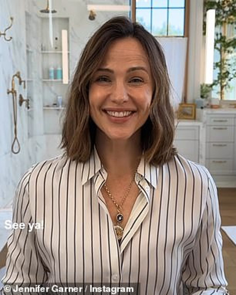 Eski kocasının yeni evliliği bile ondan soruluyor: Genç kalmanın sırrını aynaya bakmayarak çözdü