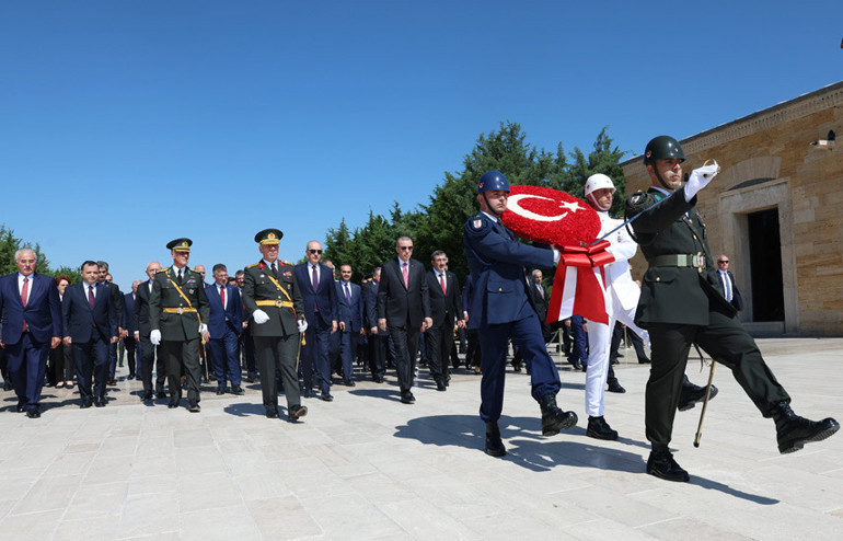 30 Ağustos Zaferinin 101. yılı... Cumhurbaşkanı Erdoğandan Anıtkabire ziyaret: Türkiye Yüzyılı vizyonumuzu hayata geçiriyoruz