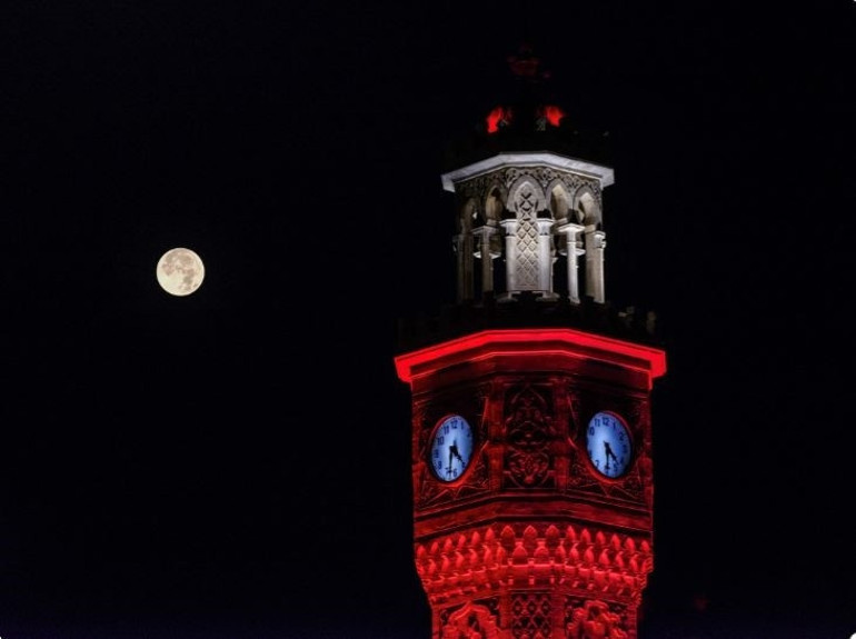 Türkiyeden eşsiz Mavi Ay manzaraları... Fotoğraf çekmek için sabahladılar