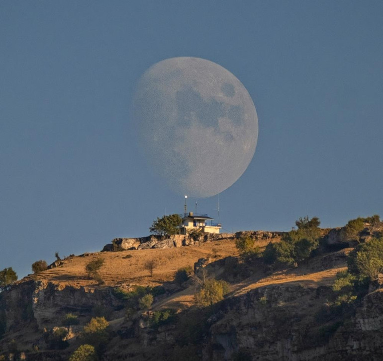 Türkiyeden eşsiz Mavi Ay manzaraları... Fotoğraf çekmek için sabahladılar